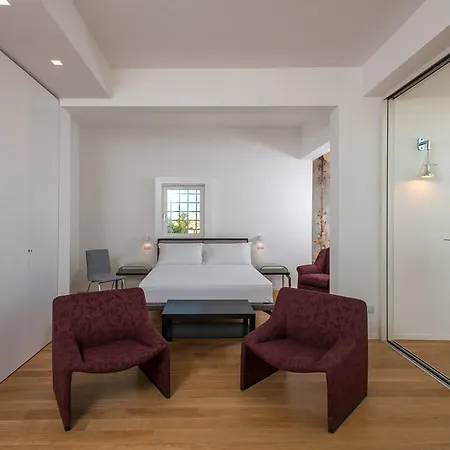 Affittacamere Le Bifore Charming House 3*