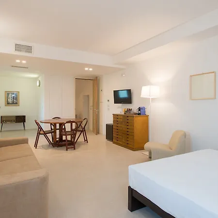 Affittacamere Le Bifore Charming House 3*